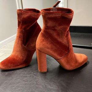 Orange velvet booties, looks great on, almost new.